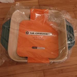 Le creuset stoneware bakers dish 9.5 in 24cm
